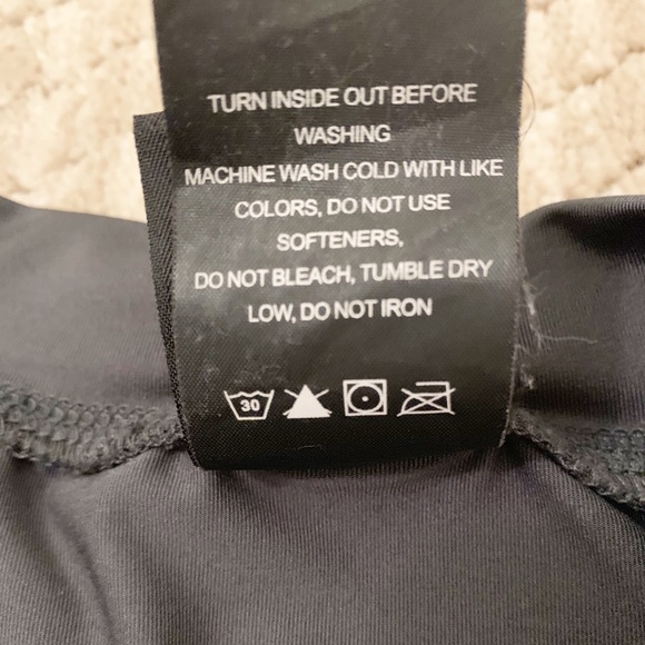 Maui and Sons Rash Guard - Picture 5 of 6